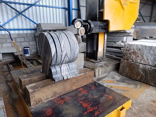 Maszyna do piły diamentowej sterowana CNC z wysoką precyzją cięcia i czterospindlowym połączeniem do cięcia kamienia