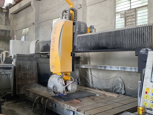 Maszyna do cięcia mostów o masie 5100 kg z automatycznym ruchem stołu zużycie wody 15m3/h