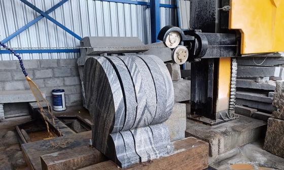 Profilowanie-Maszyna-z-diamentową-piłą-drutową (Maszyna z diamentową piłą drutową do cięcia nagrobków)