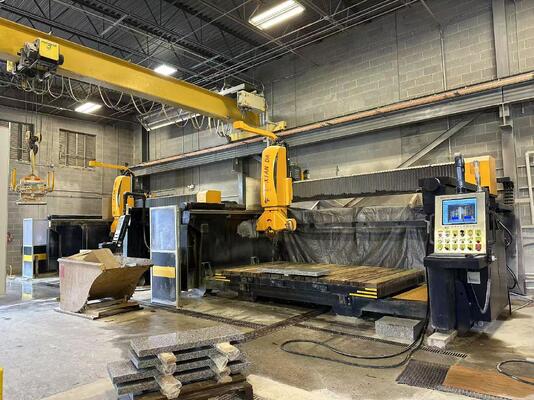 Automatyczna 5-osiowa maszyna do cięcia mostów z systemem DDX do obróbki kamienia o wymiarach 3200×2000×180 mm