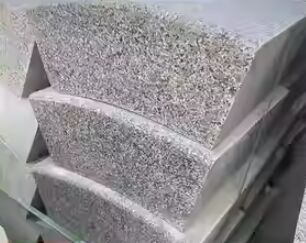 CNC-Sterowana pionowa piła drutowa do cięcia krzywoliniowych krawężników z 3-osiowym połączeniem