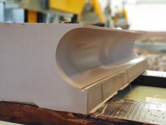 4-osiowa maszyna do cięcia drutem diamentowym CNC z obrotowym stołem serwo 360°