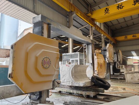 4-osiowa maszyna do cięcia drutem diamentowym CNC z obrotowym stołem serwo 360°