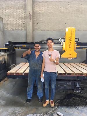 Piła mostowa z laserem na podczerwień do kamienia PLC, maszyna do cięcia, odpowiednia do wielkoskalowej obróbki płyt marmurowych i granitowych