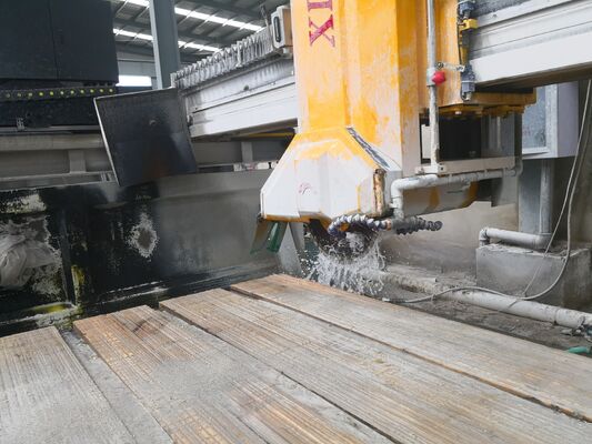 Piła mostowa z laserem na podczerwień do kamienia PLC, maszyna do cięcia, odpowiednia do wielkoskalowej obróbki płyt marmurowych i granitowych