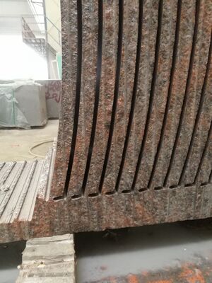 4-osiowa maszyna do piły diamentowej CNC z 360° serwo-obrotowym stołem 16-powierzchniowy poślizg i 28 podnośnikiem rolkowym do granitu marmurowego