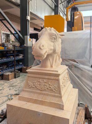 6-osiowa robotyczna maszyna do cięcia kamienia CNC ze sterowaniem interpolowanym i wrzecionem BT40 do wielkoskalowego rzeźbienia do 3100 mm