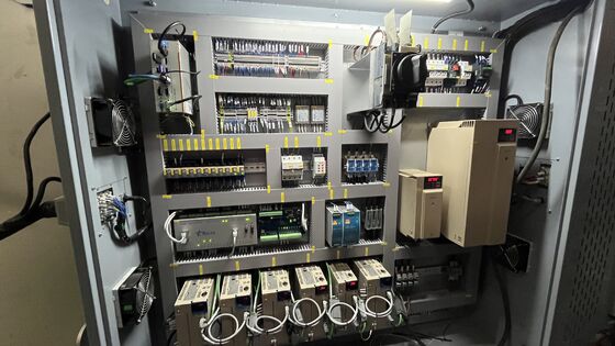 Automatyczna 5-osiowa maszyna do cięcia mostów z systemem DDX do obróbki kamienia i maksymalnym rozmiarem 3200x2000 mm