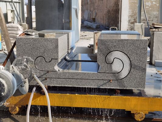 Automatyczna maszyna do drutu diamentowego CNC z 16-powierzchniową strukturą ślizgową i 4-osiowym połączeniem CNC do szybkiego cięcia kamienia 40 m/s