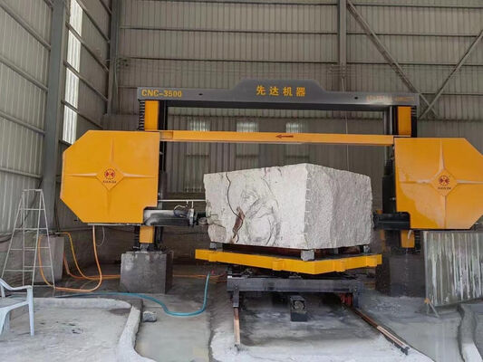 Maszyna do piły z diamentowym drutem CNC z 360° obracającym się wózkiem, średnica koła 1600 mm i zużycie wody 4m3/h