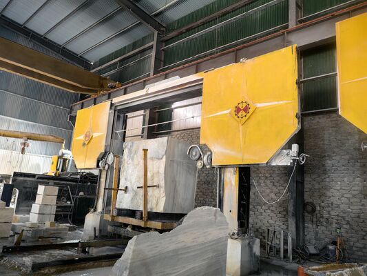 Maszyna do piły z diamentowym drutem CNC z 360° obracającym się wózkiem, średnica koła 1600 mm i zużycie wody 4m3/h