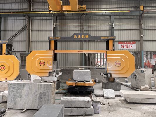Precyzyjna piła drutowa CNC XIANDA CNC-2500SA z obciążeniem 20 ton i obrotnicą serwo 360 stopni do profilowania kamienia