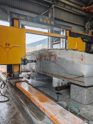 Pilarka drutowa CNC z ruchomą bramą i czterema kołami zamachowymi do cięcia dużych bloków kamiennych 3500 × 3500 × 2200 mm