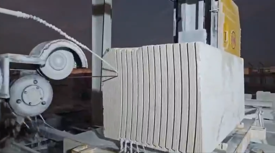 Xianda 4-osiowa piła drutowa CNC z diamentem, z serwo-obrotowym stołem 360° i udźwigiem 20 ton do cięcia kamienia