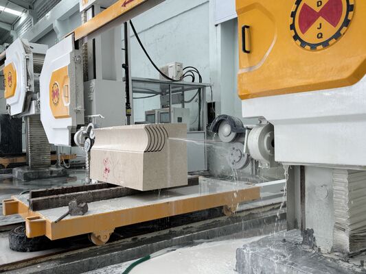 CNC Piłowanie Drutem Diamentowym z Obrotnicą 360° i Wrzecionem 15KW dla Wysokiej Precyzji Cięcia