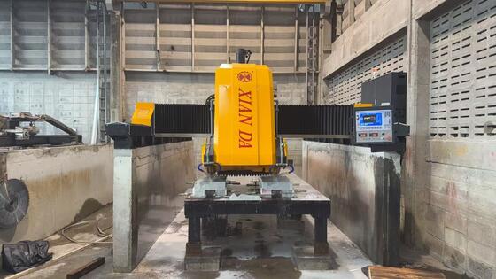 3-osiowa CNC maszyna do cięcia profili kamiennych BLMM-1800 z maksymalną długością obróbki 3500 mm i konstrukcją typu mostowego