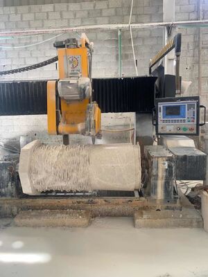Dwuczęściowa maszyna do cięcia balustrad z kontrolą PLC/CNC do marmuru i granitu