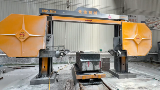 Czteroosiowa maszyna do piły diamentowej CNC z maksymalnym rozmiarem obróbki 2500*3000*1500mm oraz reduktorem wysokiej precyzji i serwomotorem