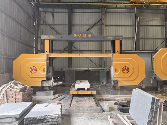 Czteroosiowa maszyna do piły diamentowej CNC z maksymalnym rozmiarem obróbki 2500*3000*1500mm oraz reduktorem wysokiej precyzji i serwomotorem